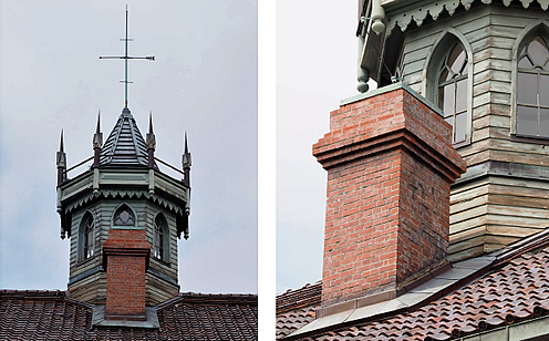 八角塔屋の手前は暖炉用の煉瓦煙突。周辺は銅板で納められている。